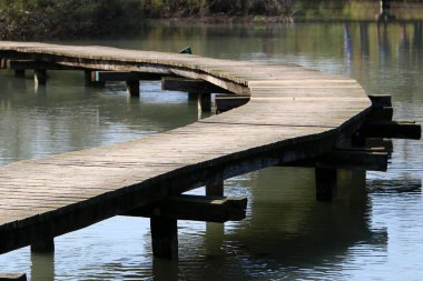 İsrail 'de bir köprünün parçaları. 