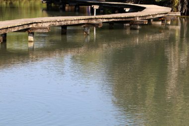 İsrail 'de bir köprünün parçaları. 