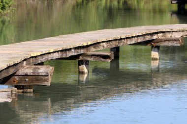 İsrail 'de bir köprünün parçaları. 