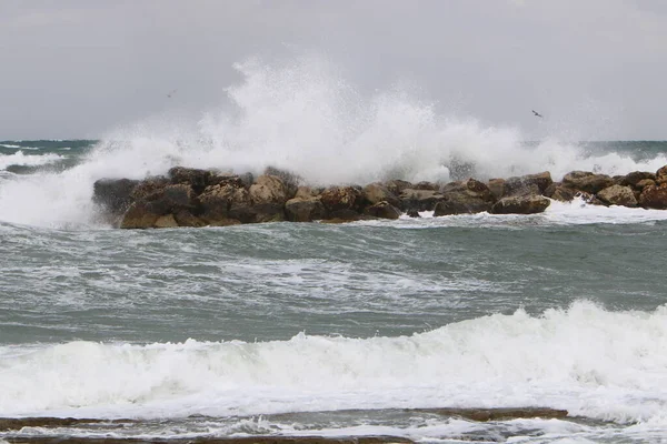 Большие Волны Ветер Средиземном Море Берегов Израиля Весенний Шторм Море — стоковое фото