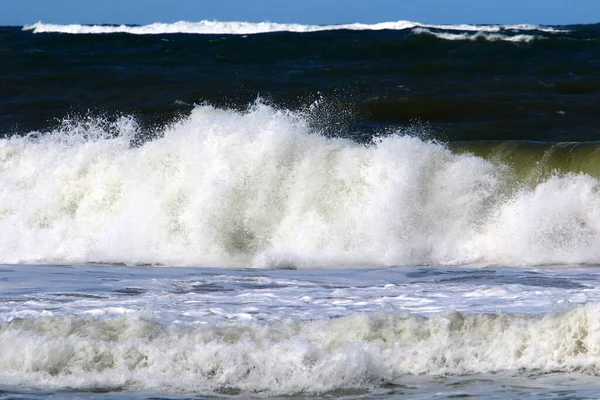 Grandes Olas Viento Mar Mediterráneo Frente Costa Israel Tormenta Primavera —  Fotos de Stock