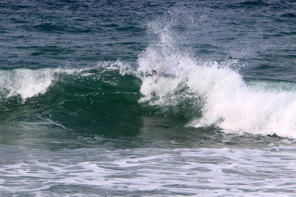 Grandes Olas Viento Mar Mediterráneo Frente Costa Israel Tormenta Primavera —  Fotos de Stock