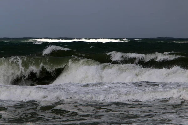 Великі Хвилі Вітер Середземному Морі Біля Узбережжя Ізраїлю Шторм Морі — стокове фото