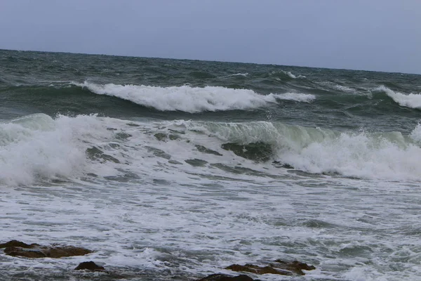 Великі Хвилі Вітер Середземному Морі Біля Узбережжя Ізраїлю Шторм Морі — стокове фото