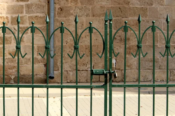 Altes Schloss Einer Kette Die Zaun Hängt — Stockfoto