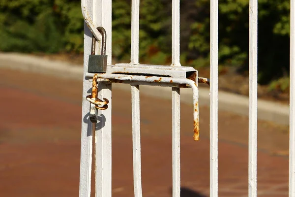 Old Lock Chain Hanging Fence — Stock Photo, Image