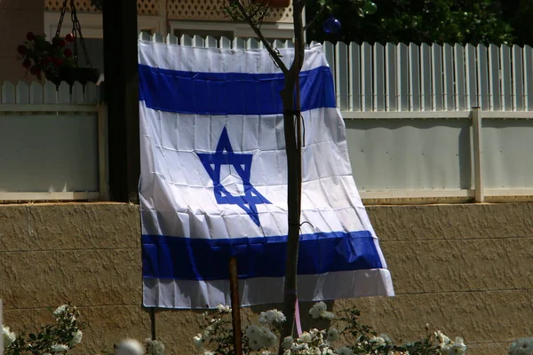 Bandeiras Brancas Azuis Israel Com Estrela Davi Adornam Ruas Cidade — Fotografia de Stock