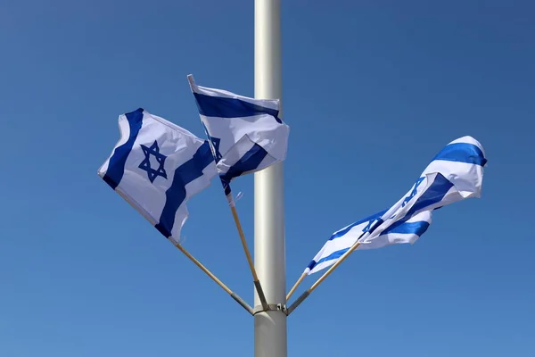 Bandeiras Brancas Azuis Israel Com Estrela Davi Adornam Ruas Cidade — Fotografia de Stock