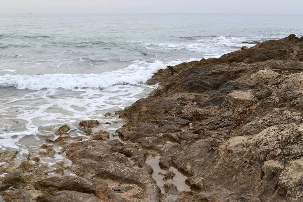 Altos Acantilados Orillas Del Mar Mediterráneo Orilla Rocosa Del Mar — Foto de Stock