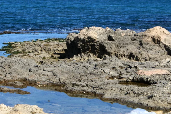 Ψηλά Βράχια Στις Ακτές Της Μεσογείου Βραχώδης Ακτή — Φωτογραφία Αρχείου