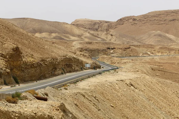 Droga Wzdłuż Wybrzeża Morza Martwego Pustyni Judejskiej Południowym Izraelu Gorący — Zdjęcie stockowe