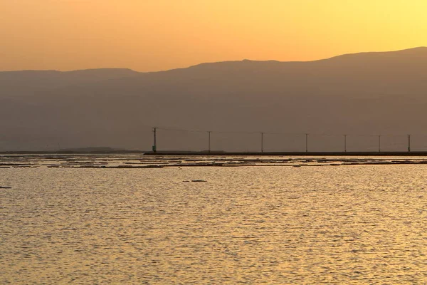 Totes Meer Morgengrauen Und Der Erste Sonnenstrahl Über Den Bergen — Stockfoto