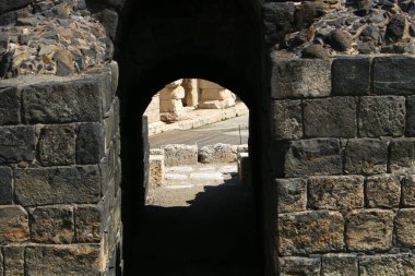 İsrail 'in kuzeyindeki Ürdün Vadisi' ndeki Beit She 'an antik kentinin kalıntıları. Antik çağlarda, şehir güçlü bir deprem tarafından tahrip edildi., 