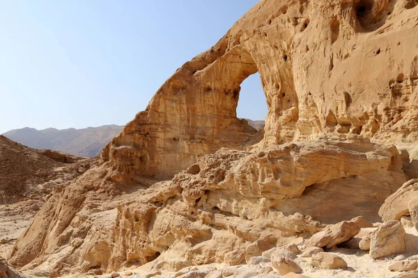 以色列南部朱迪安沙漠的山坡和风景的质感 沙漠里阳光灿烂的一天 — 图库照片