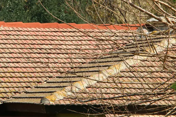 Střecha Domu Červených Dlaždic Architektonické Detaily Bytové Výstavby Izraeli — Stock fotografie