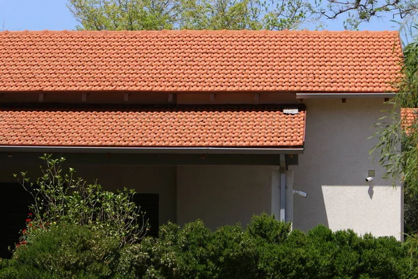 Крыша Дома Выполнена Красной Черепицы Архитектурные Детали Строительства Жилья Израиле — стоковое фото