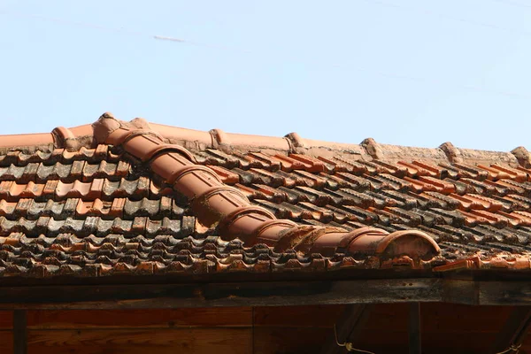 Tetto Della Casa Fatto Piastrelle Rosse Dettagli Architettonici Della Costruzione — Foto Stock