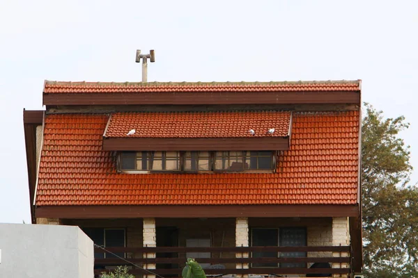 Střecha Domu Červených Dlaždic Architektonické Detaily Bytové Výstavby Izraeli — Stock fotografie