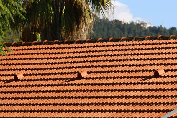 Tetto Della Casa Fatto Piastrelle Rosse Dettagli Architettonici Della Costruzione — Foto Stock