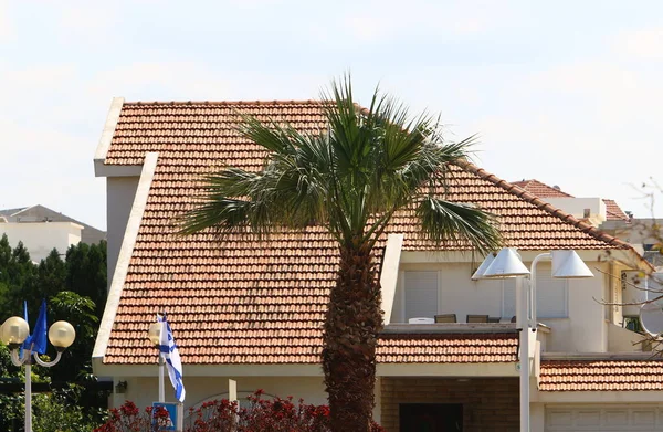 지붕은 타일로 이스라엘의 건설에 — 스톡 사진