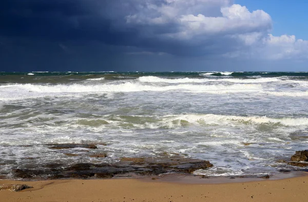 Pobřeží Středozemního Moře Severu Izraele Léto Horko Slunečný Den — Stock fotografie