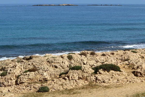 イスラエル北部の地中海沿岸 夏と暑い晴れた日 — ストック写真