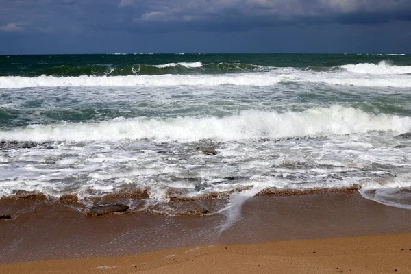 Піщаний Пляж Березі Середземного Моря Ізраїлі Гарячий Літній День Півночі — стокове фото