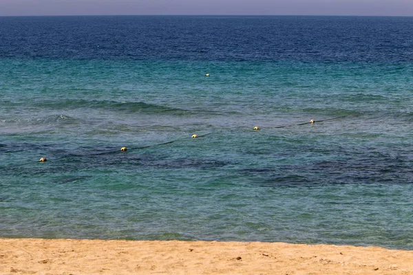 Homokos Strand Földközi Tenger Partján Izraelben Meleg Nyári Nap Észak — Stock Fotó