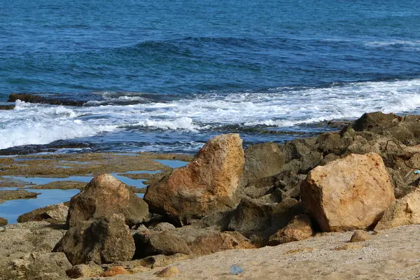 Grandes Piedras Encuentran Las Orillas Del Mar Mediterráneo Norte Israel —  Fotos de Stock