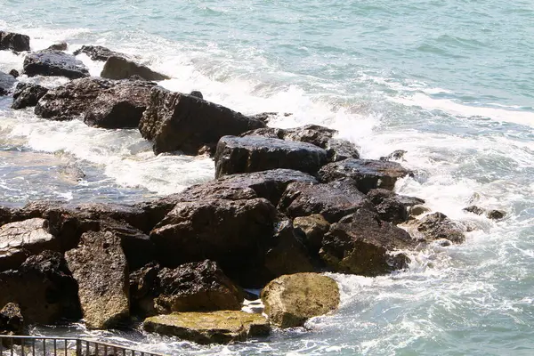 Stora Stenar Ligger Vid Medelhavets Stränder Norra Israel — Stockfoto