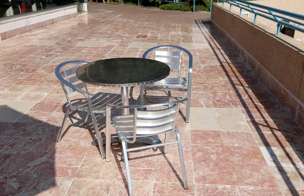 Židle Stůl Kavárně Městském Parku Středozemním Moři Izraeli — Stock fotografie
