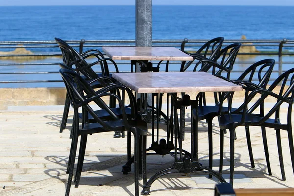 Szék Asztal Egy Kávézóban Egy Városi Parkban Földközi Tengeren Izraelben — Stock Fotó