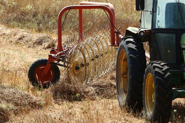 Maquinaria Agrícola Velha Está Parque Cidade Norte Israel — Fotografia de Stock