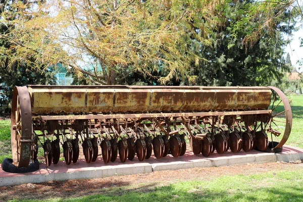 Old Agricultural Machinery Stands City Park Northern Israel — Stock Photo, Image