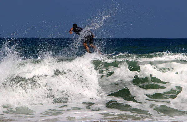 Surfista Cavallo Una Tavola Speciale Sulle Grandi Onde Nel Mar — Foto Stock