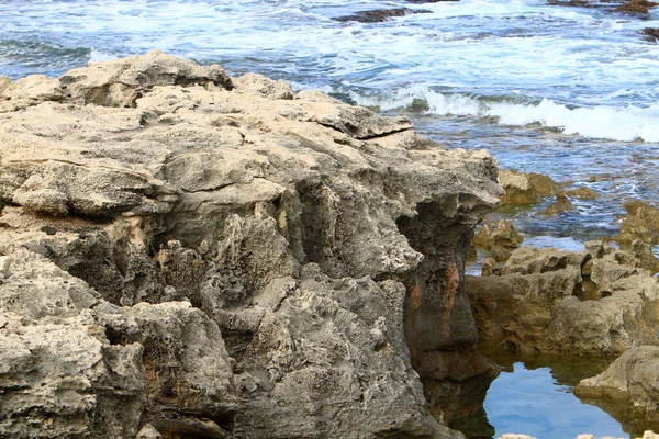 Enormes Rocas Piedras Las Orillas Del Mar Mediterráneo Norte Israel —  Fotos de Stock