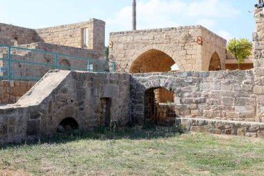 Kuzey İsrail 'deki Akdeniz' deki Achziv Milli Parkı 'ndaki antik bir şehrin kalıntıları. 