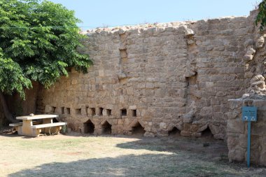 Kuzey İsrail 'deki Akdeniz' deki Achziv Milli Parkı 'ndaki antik bir şehrin kalıntıları. 