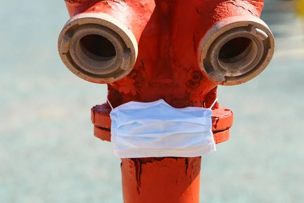 Använd Och Smutsig Medicinsk Mask För Att Skydda Mot Koronavirus — Stockfoto