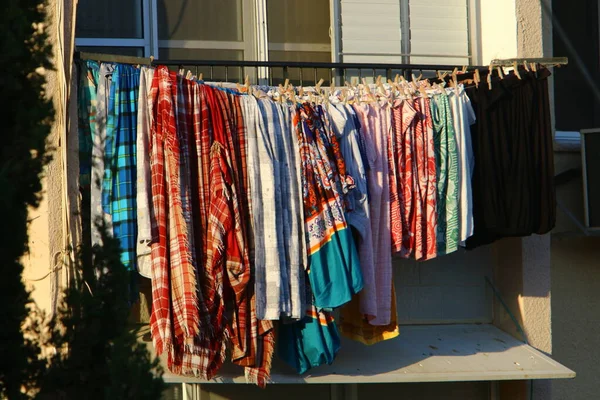 Washed Clothes Dried Clothesline Apartment Window Traditional Way Drying Clothes — Stock Photo, Image