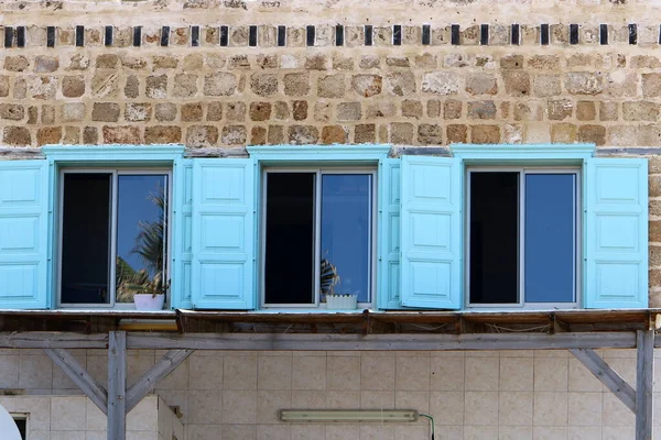 Srail Konut Inşaatının Mimari Bir Ayrıntısı Olarak Küçük Bir Pencere — Stok fotoğraf