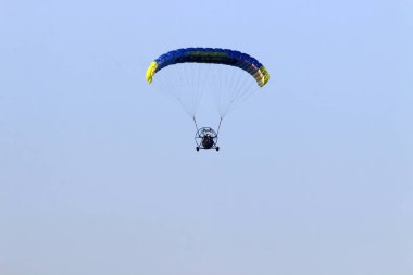 Kuzey İsrail 'deki Akdeniz üzerinde yelken kanat. 