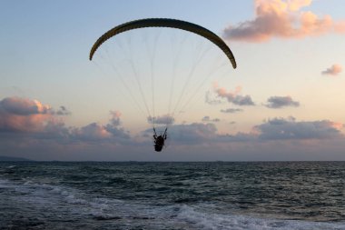 Kuzey İsrail 'deki Akdeniz üzerinde yelken kanat. 