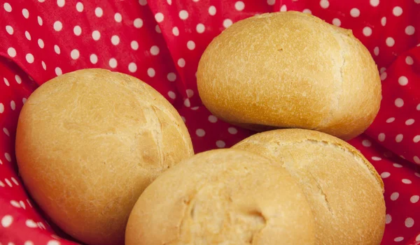 Ekmek yapım ürünleri ile hasır sepet