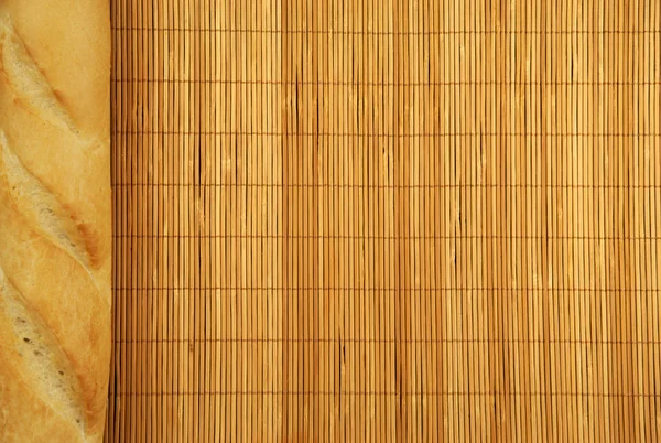 Hasır sepetin içinde ekmek yapım ürünleri