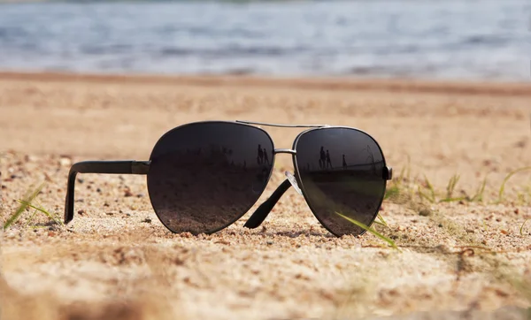 Sahilde güneş gözlüğü