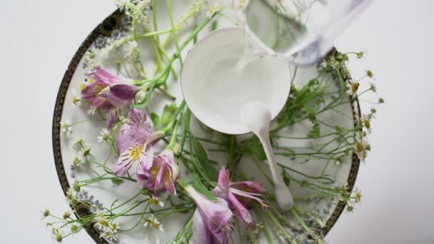 Vintage dish and flowers. Overhead view. Flat lay, top view — Stock Video