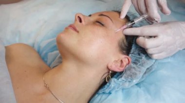 Genç güzel kız bir güzellik Kliniği - kapalı