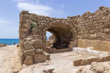 Binalar içinde harap şehrin Caesarea parçası