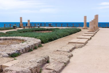 Binalar içinde harap şehrin Caesarea parçası